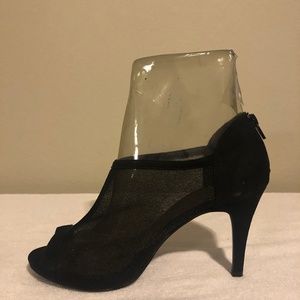 M by Marinelli, Size 9, Black Mesh w/Suede trim with zipper
